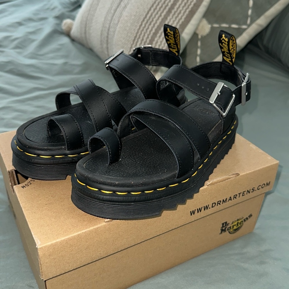 Dr. Martens sandals Avry Black
